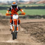 Adult test of the children&#39;s motocross motorcycle KTM 85 SX 2018
